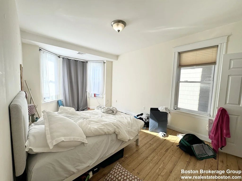 37 Hillside St, Mission Hill