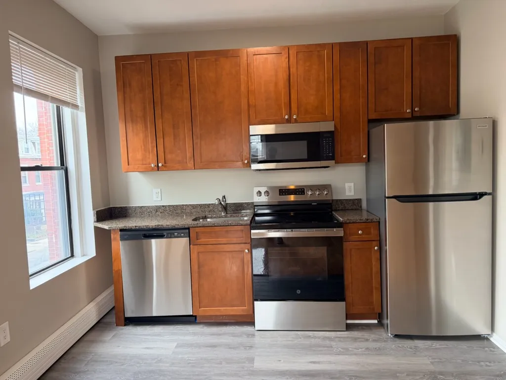 92 Blue Hill Ave, Roxbury