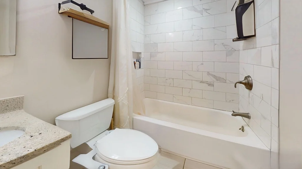 215 Bolton, South Boston