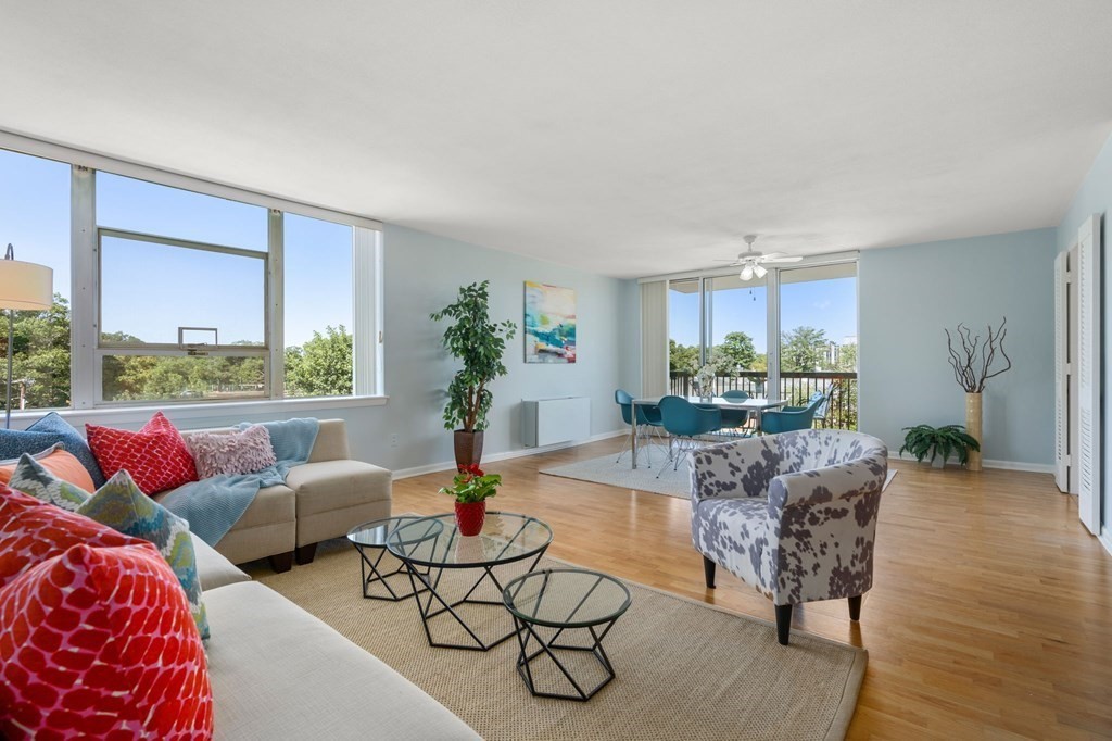 20 Hammond Pond Pkwy, Chestnut Hill