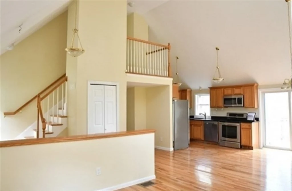 19 Collins Rd, Northborough