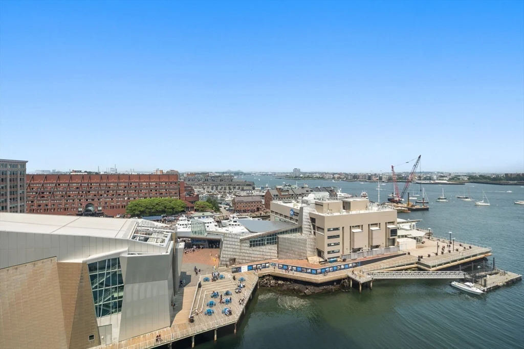 85 East India, Waterfront