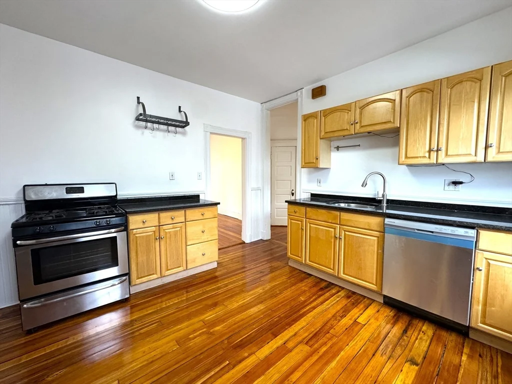 67 Washburn Ave, North Cambridge