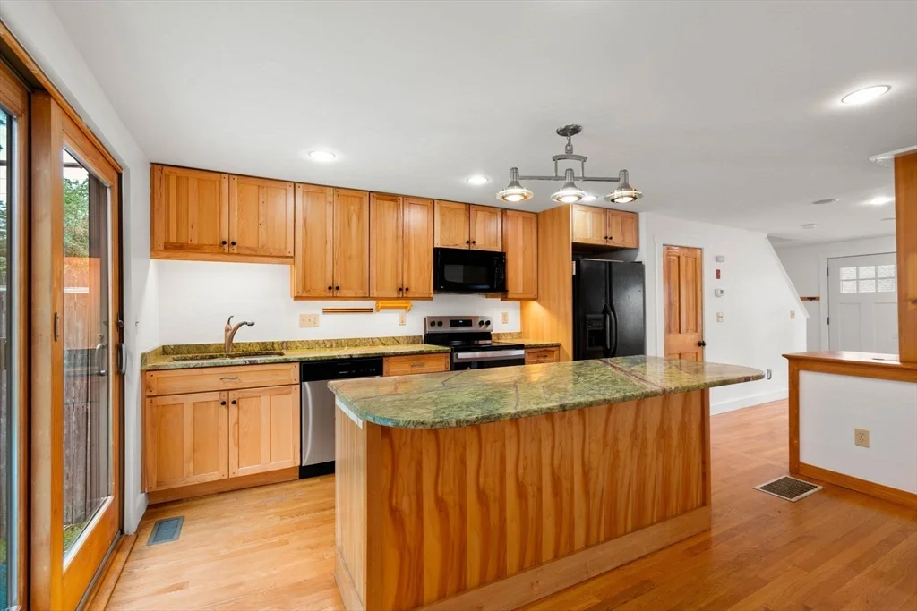 35 Merrimac, Amesbury