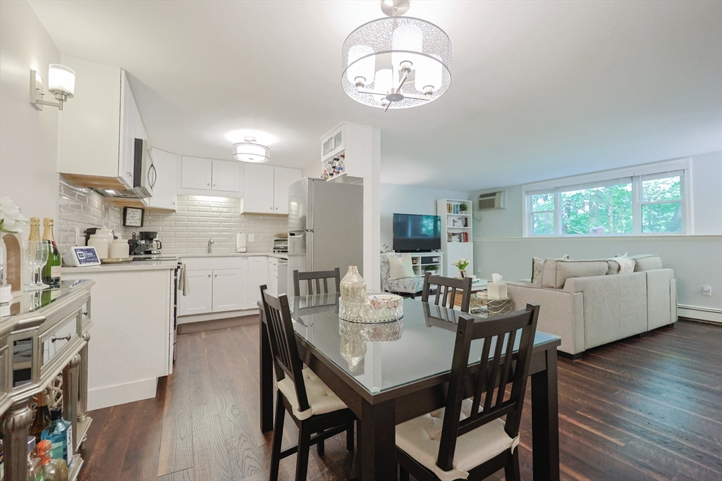 54 Jacqueline Rd, Waltham