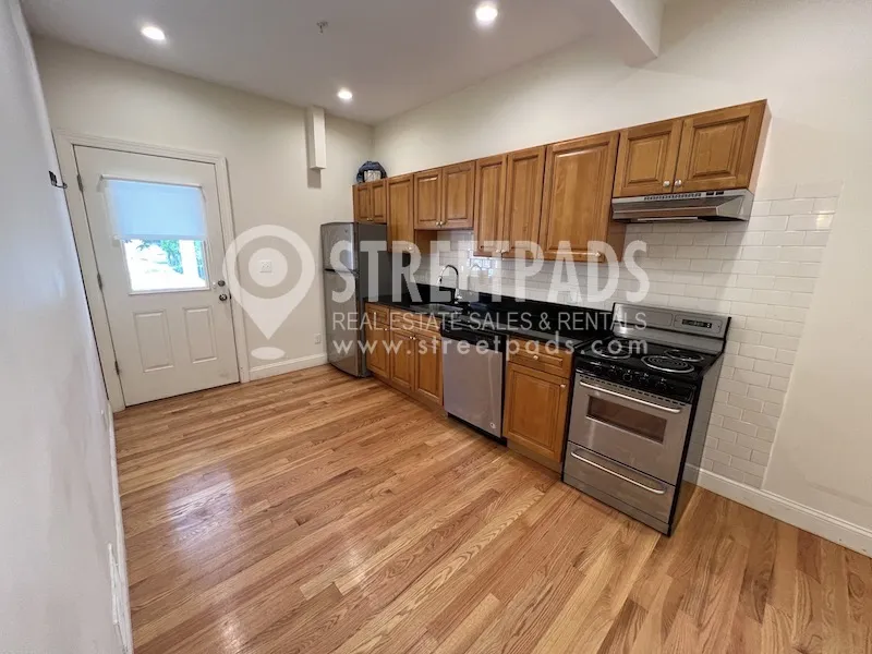 379 Harvard St, Mid-Cambridge