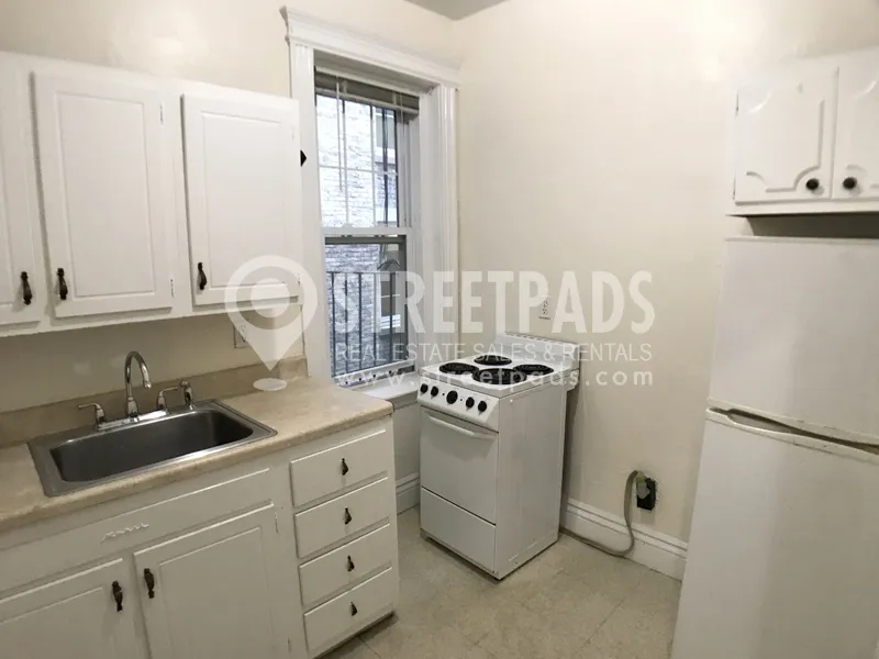 27 Park Dr, Fenway