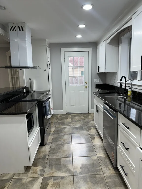 58 Hartford St, Natick