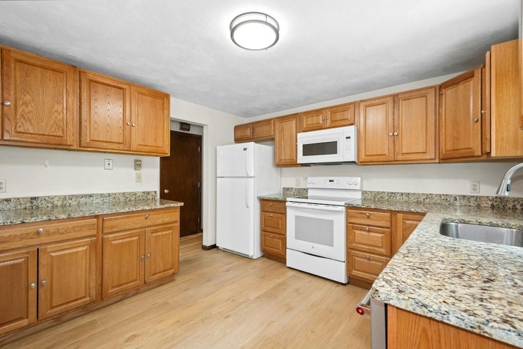 11 Minuteman Way, Shrewsbury