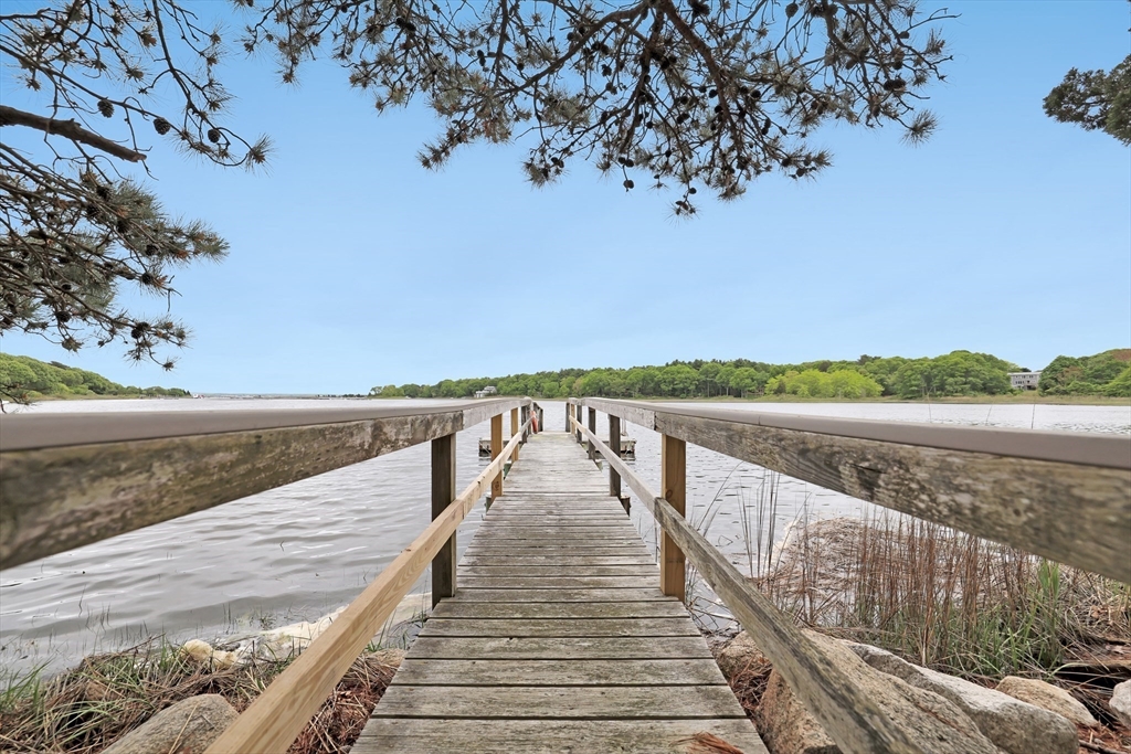 17 Bourne Point Rd, Wareham