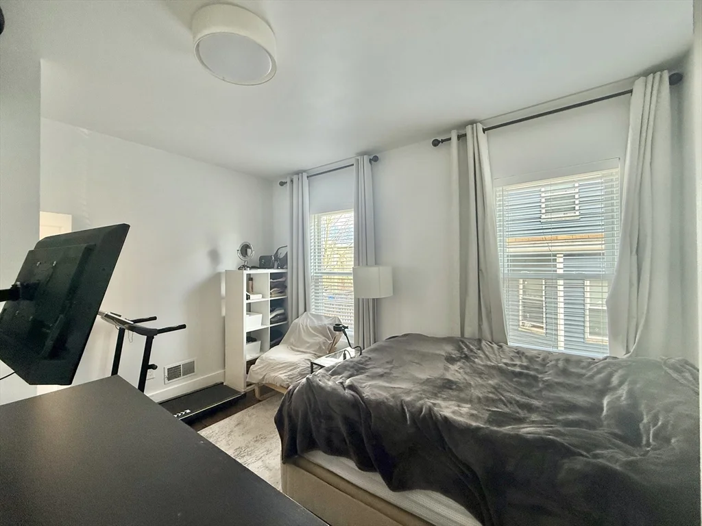 13 Schuyler St, Roxbury