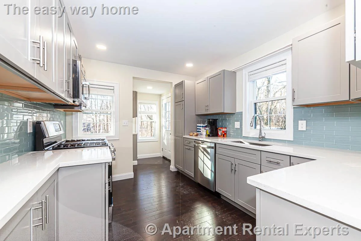 48 Caldwell Rd, Waltham