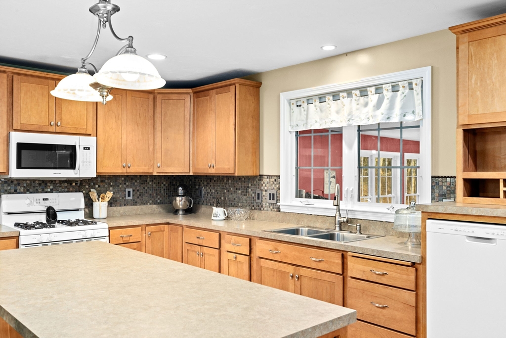 13 King Philip Way, East Freetown