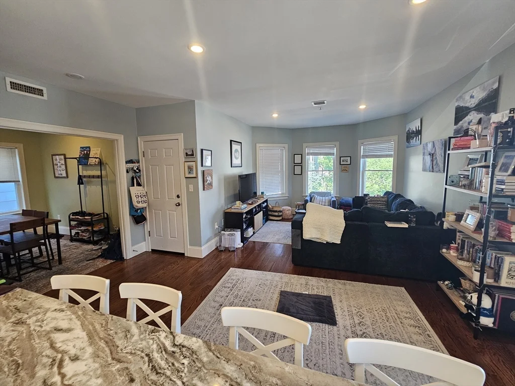 77 South St, Jamaica Plain