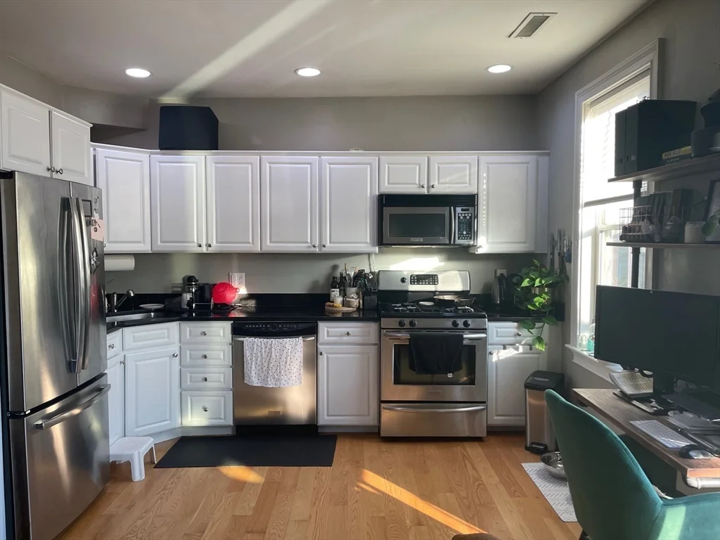 227 Bowen St, South Boston