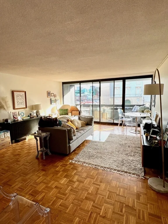 566 Commonwealth, Fenway