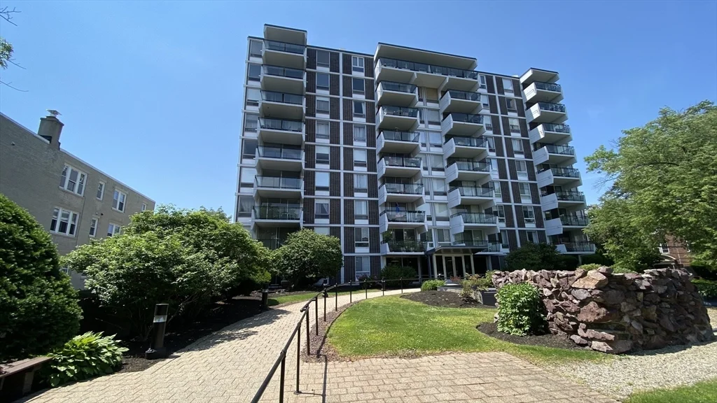 60 Babcock St, Coolidge Corner