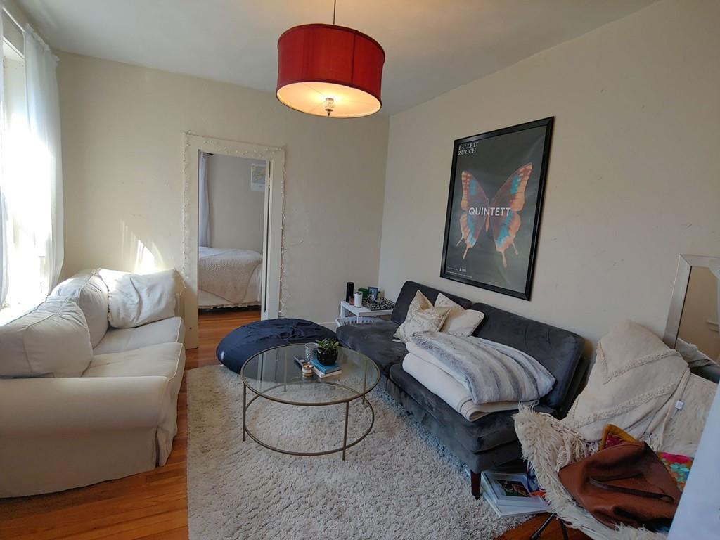 3 bed, 1 bath apartment for rent at 71 Phillips St Unit 4, Beacon Hill — photo 1 of 9