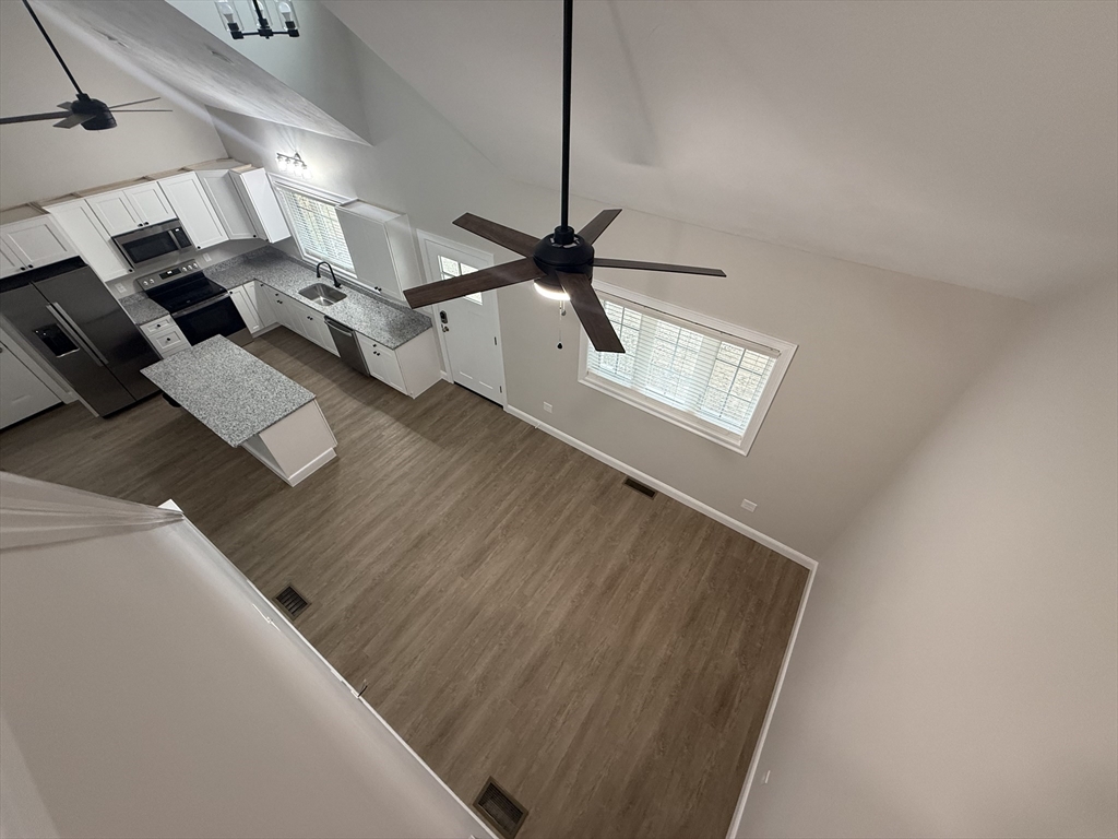 15 Glacier Path, Middleboro