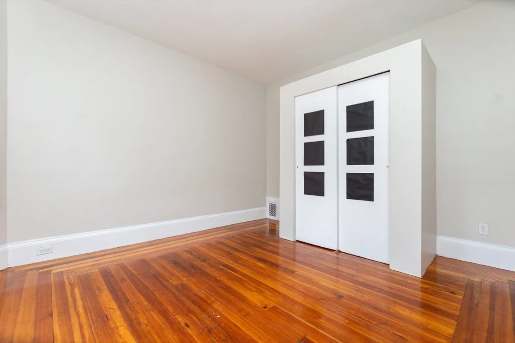 24 Aberdeen Rd, Framingham