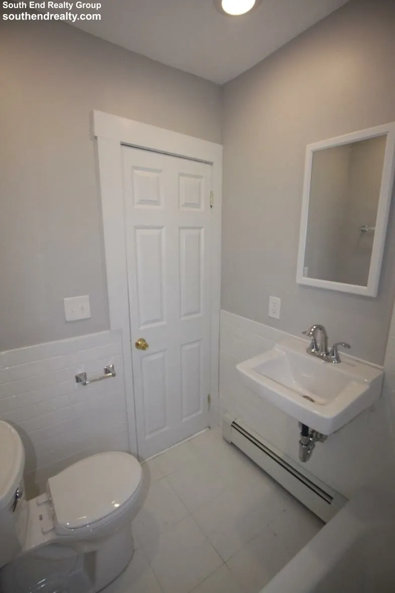 12 Albion Pl, Medford Street / The Neck