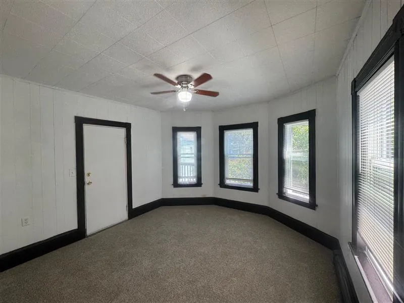 53 Hinckley St, Magoun Square