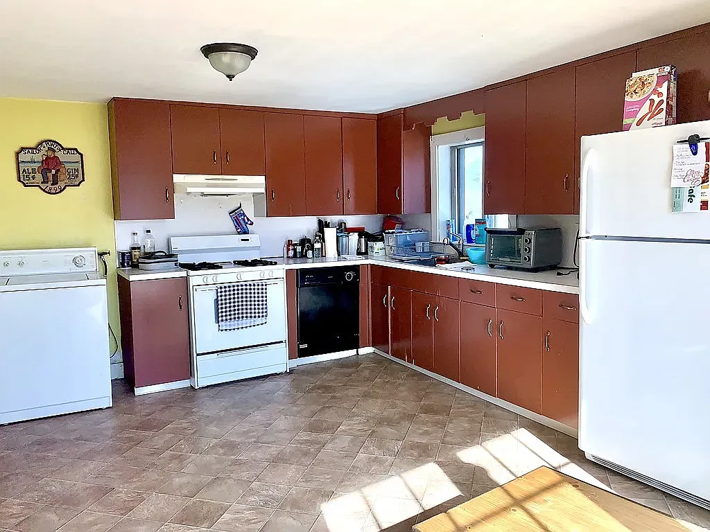 275 Court Rd, Winthrop