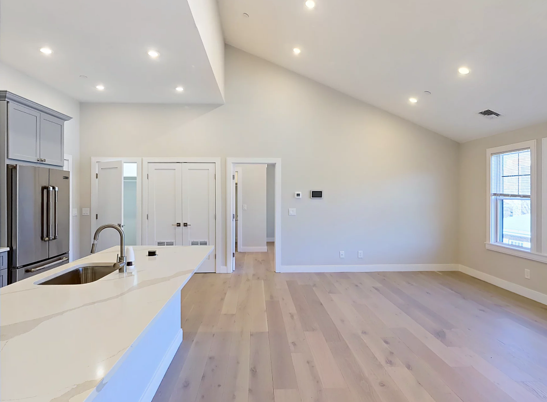 32 Cummins Highway, Roslindale