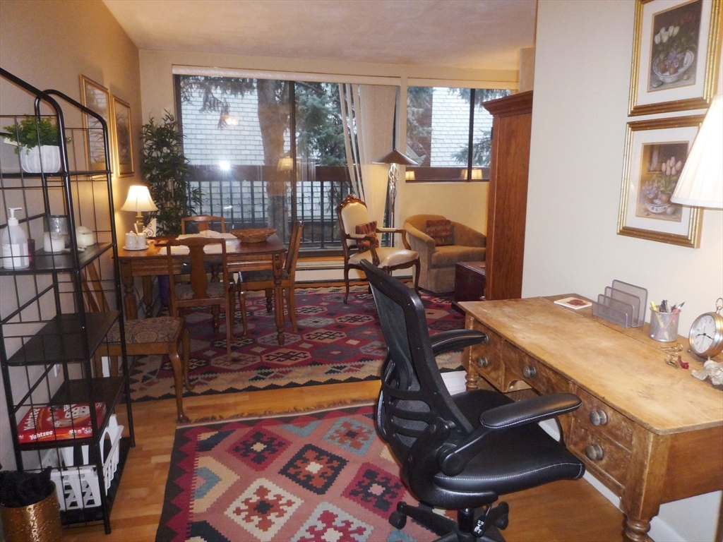 1643 Cambridge St, Mid-Cambridge