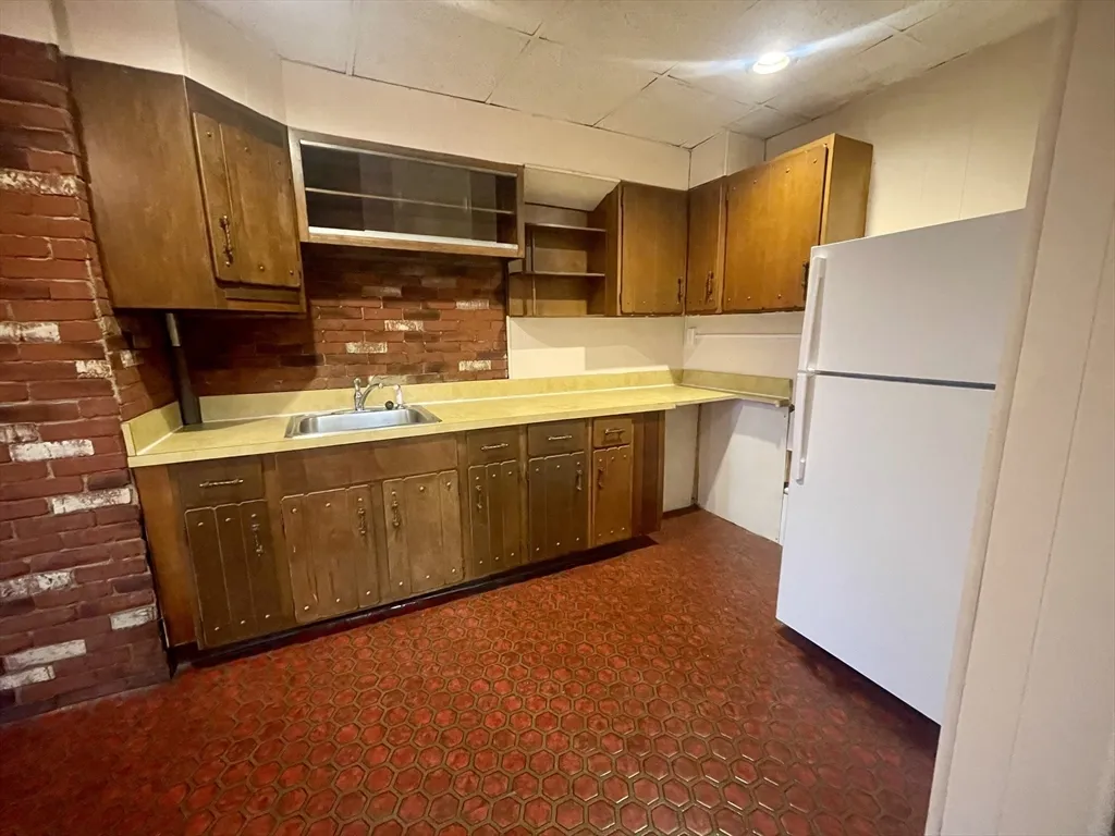 136 Saratoga St, East Boston