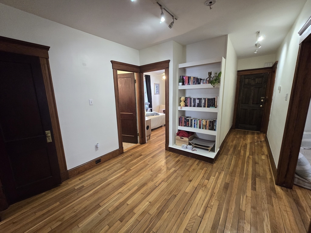 38 Hillside St, Mission Hill