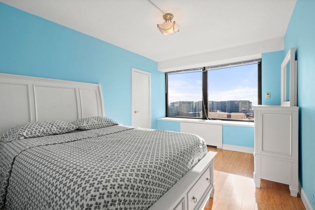 85 E India Row, Waterfront