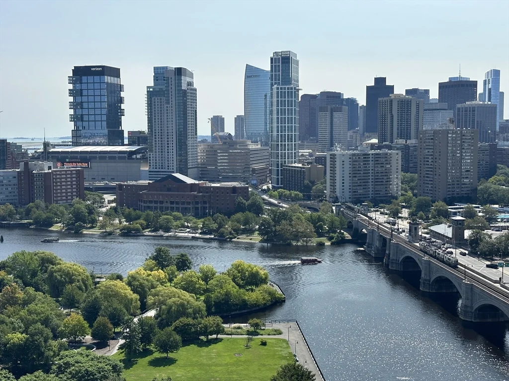 8 Museum Way, East Cambridge