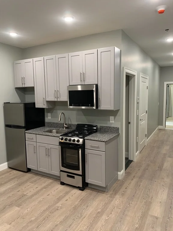 14 Yeamans St, Revere