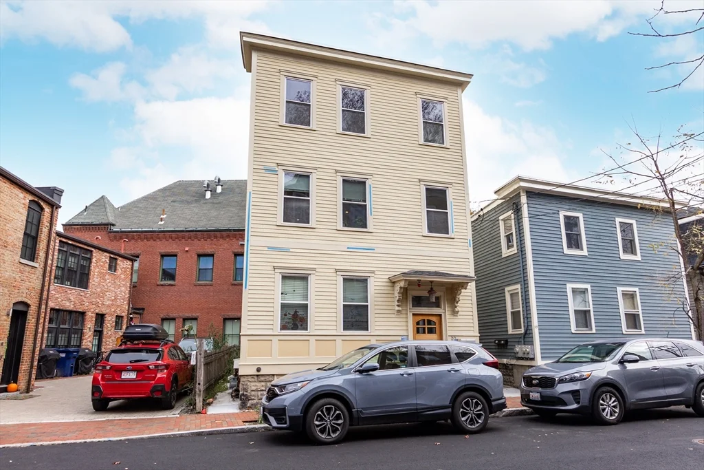 55 Kelly Rd, Cambridgeport