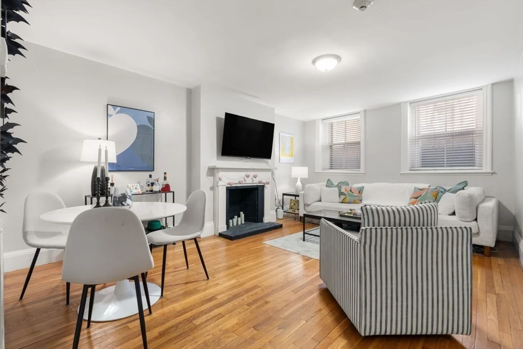 62 West Cedar St, Beacon Hill