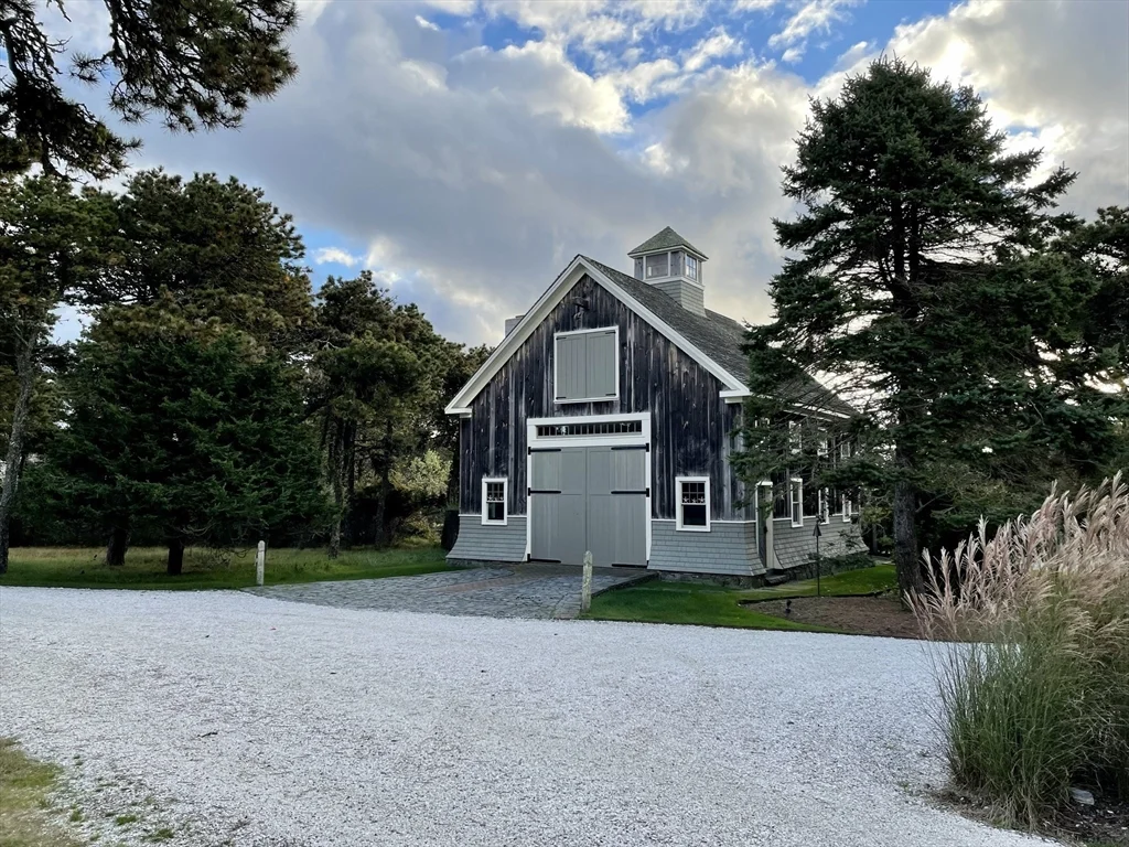 1 Pochick Ave, Nantucket