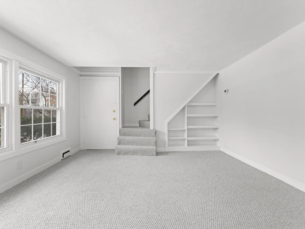 28 Crestview Dr, Westborough