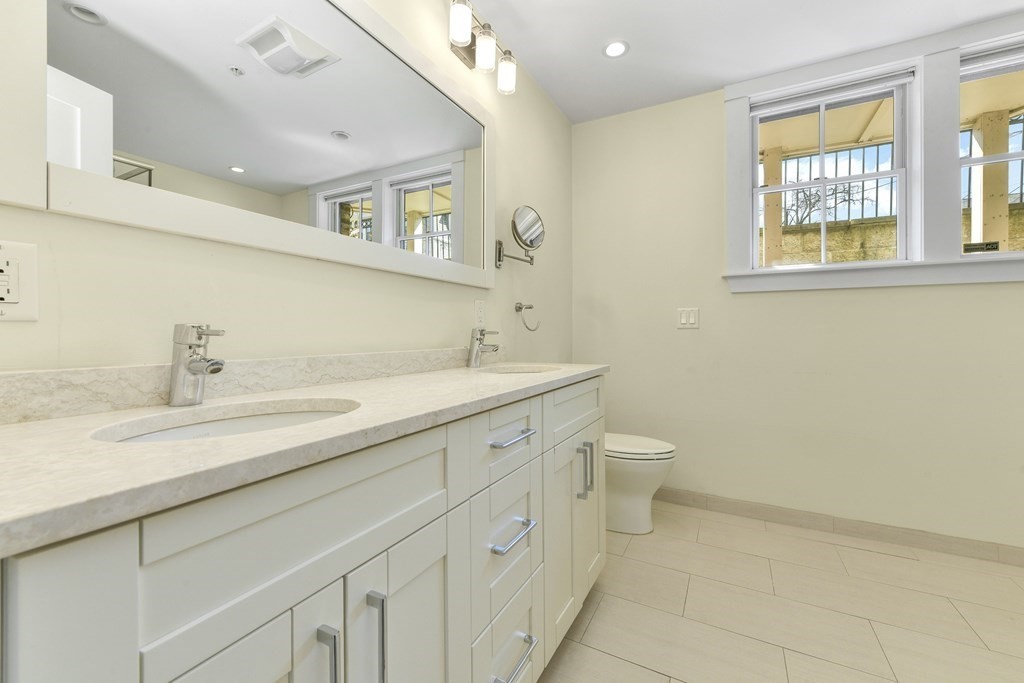 408R Putnam Ave, Cambridgeport