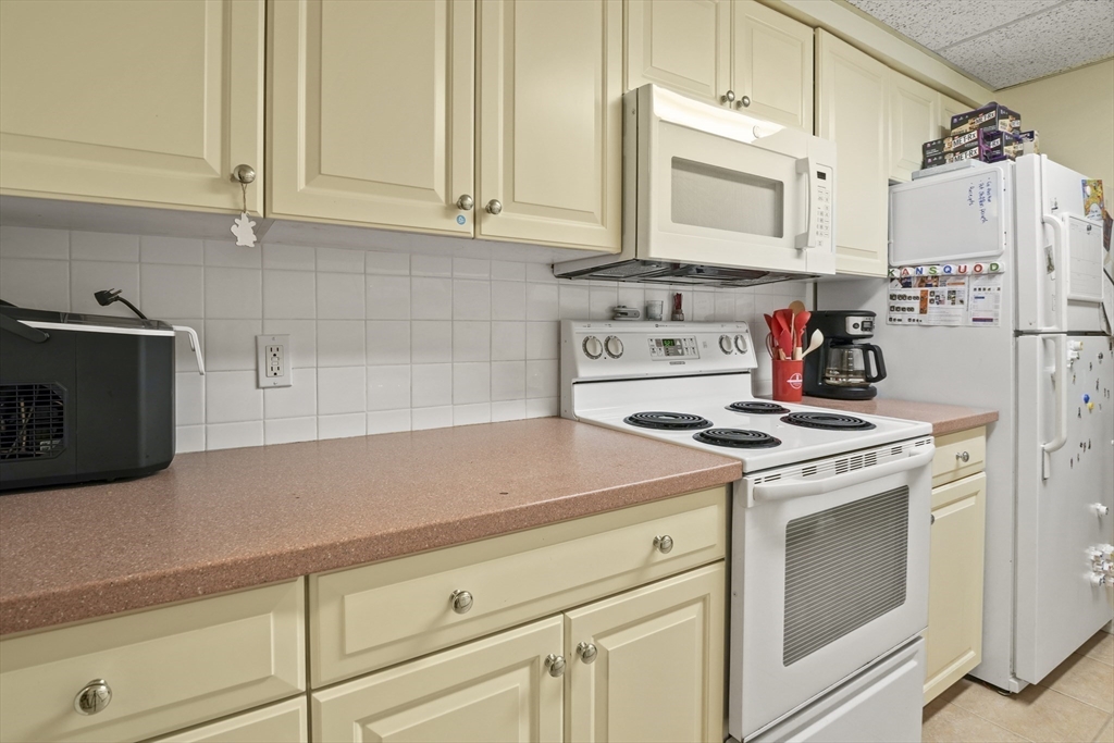 55 Angleside Rd, Waltham