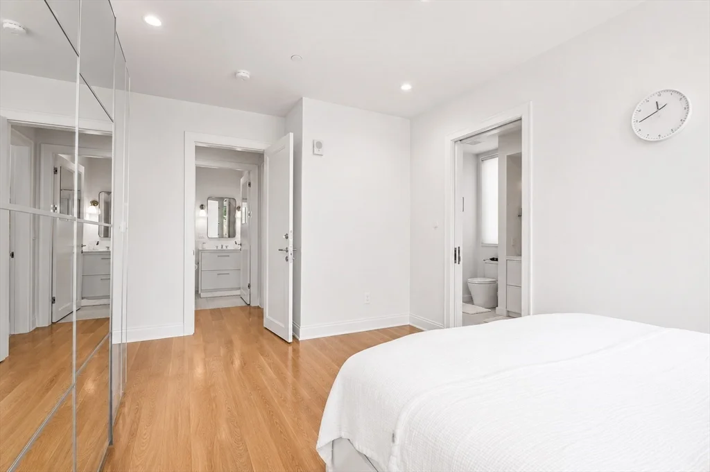 100 Linden St, Wellesley
