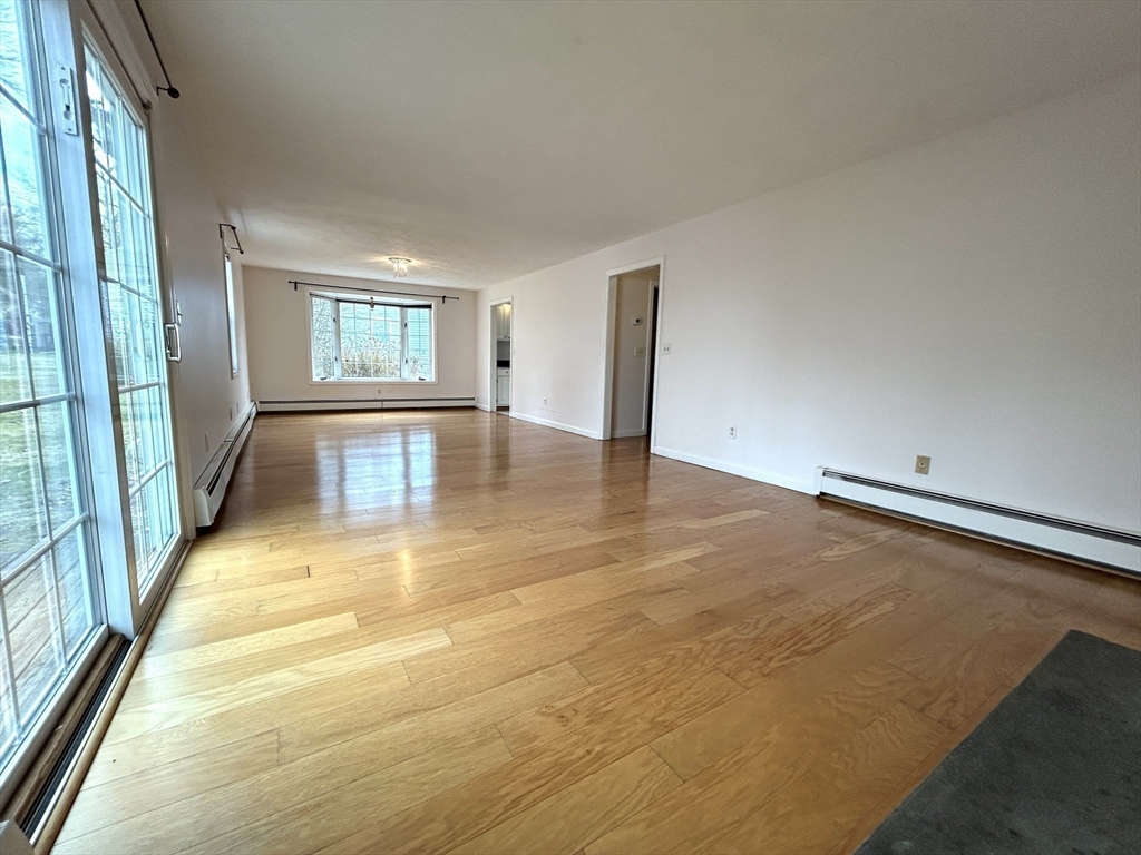 12 Homeward Ln, Natick