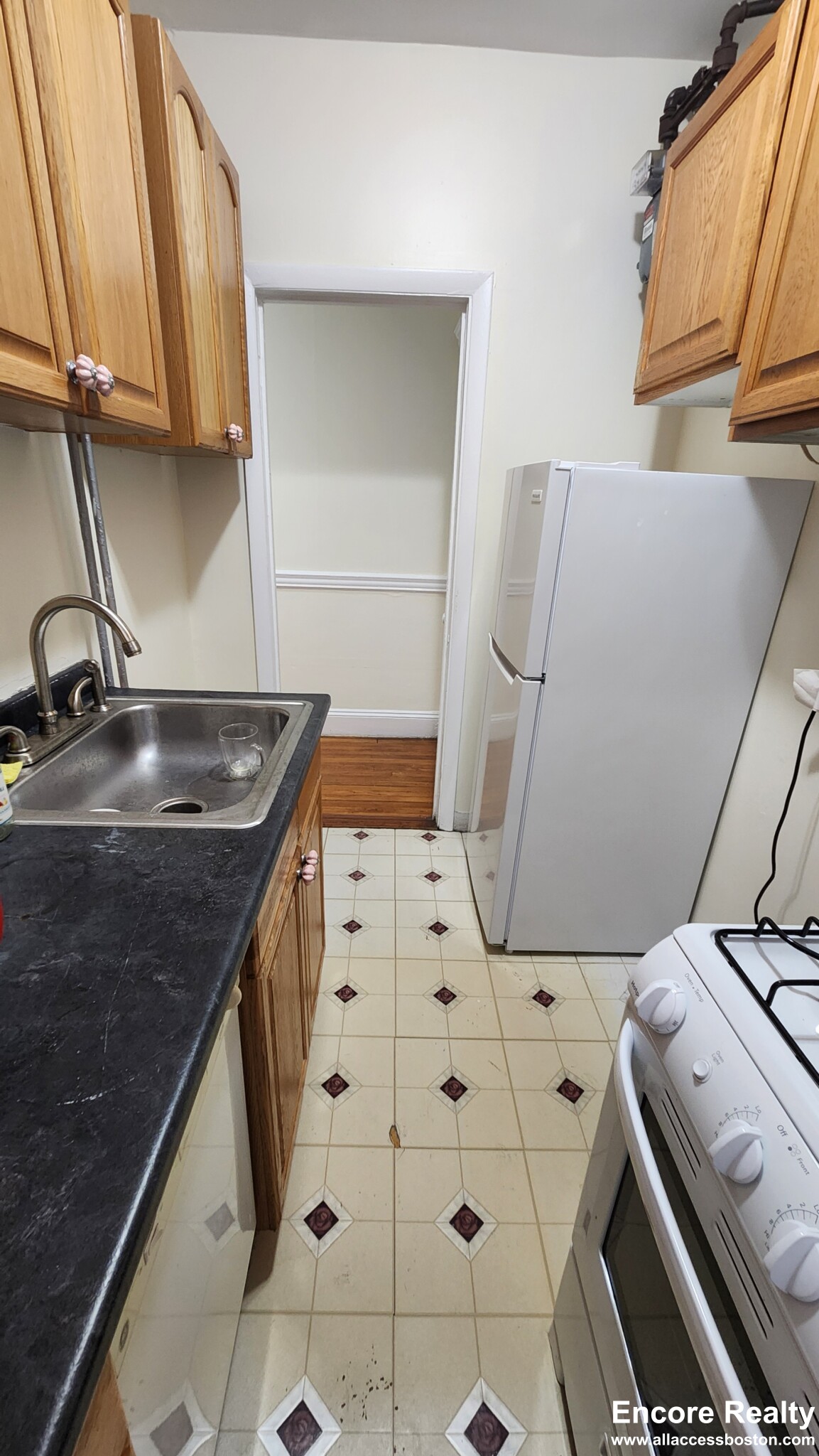 352 Riverway, Mission Hill