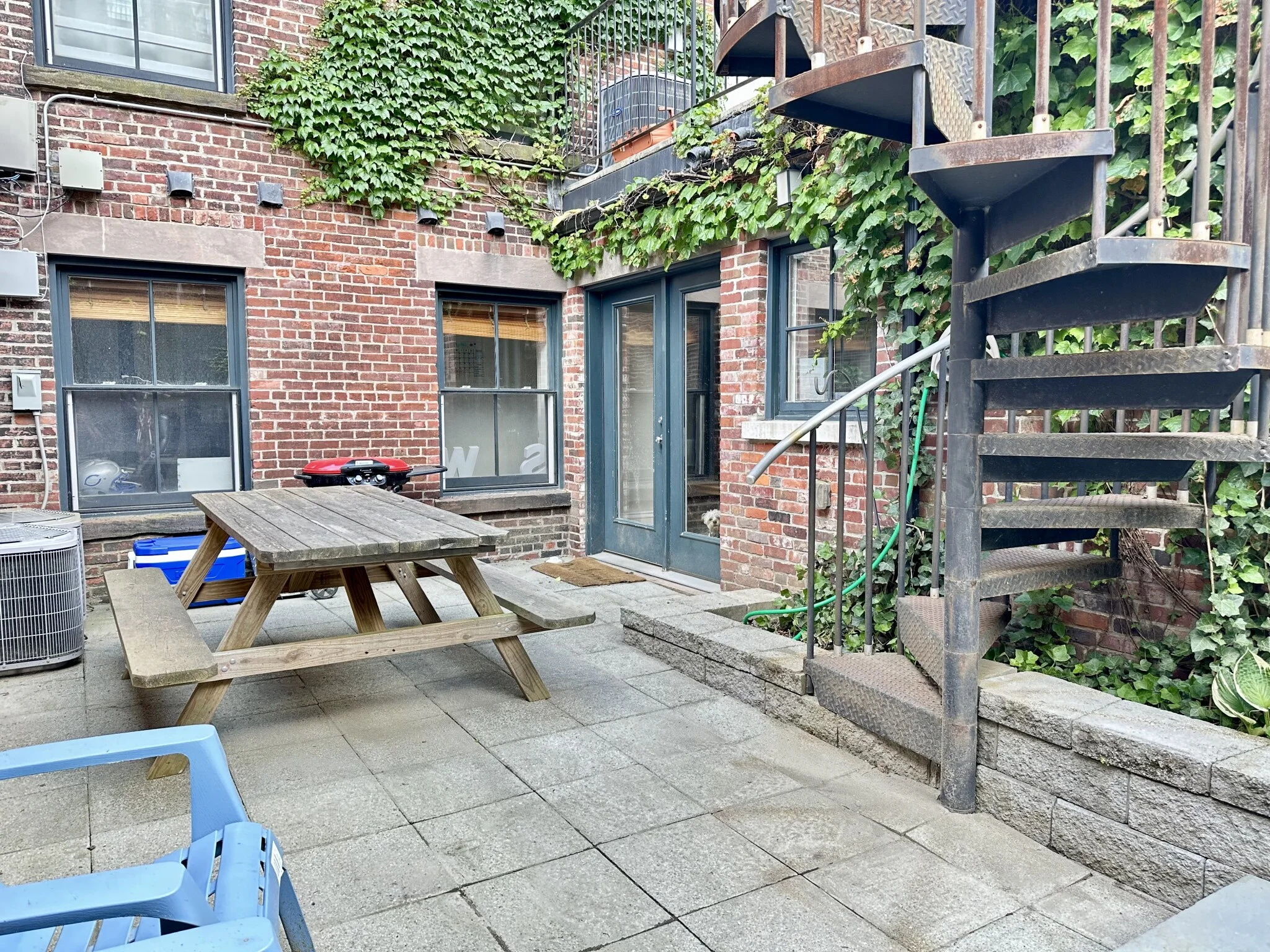 658 Massachusetts Ave, South End