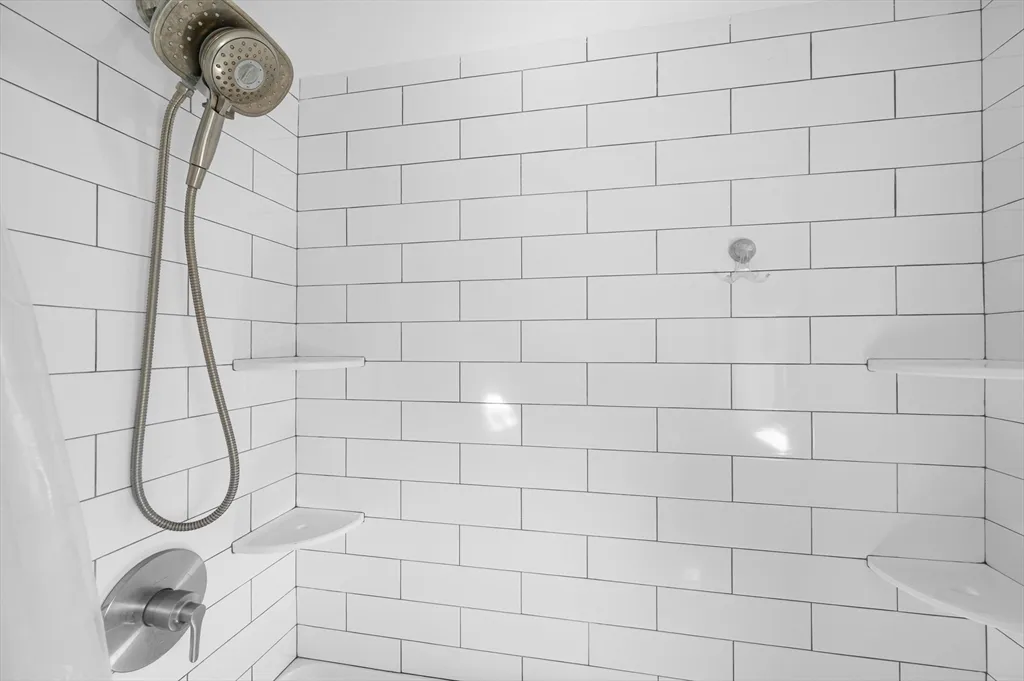 30 Whitney St, Milford