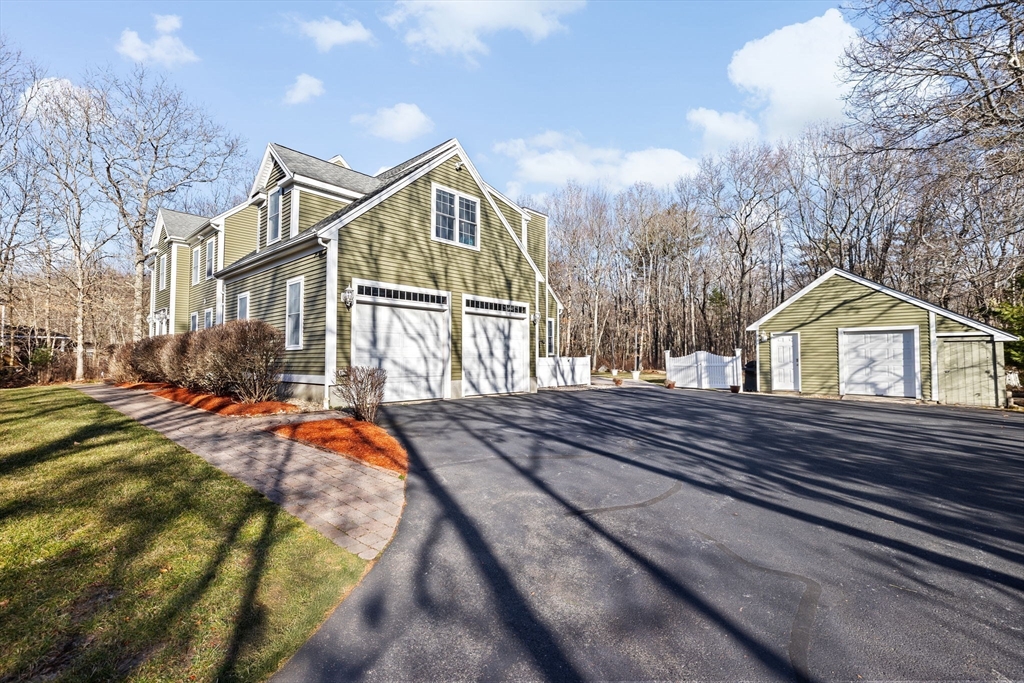 13 King Philip Way, East Freetown