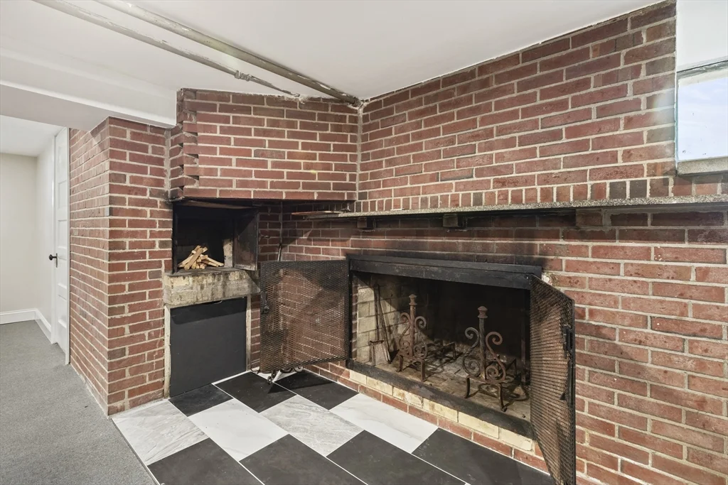 17 Gilbert St, Newton