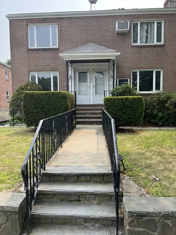 744 Boylston St, Back Bay