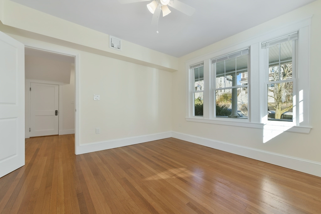 48 Manthorne Rd, Roxbury