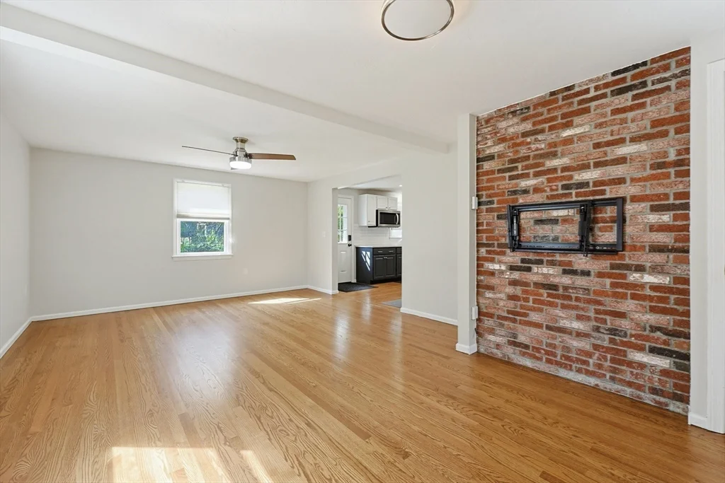 1 West Belcher, Foxboro